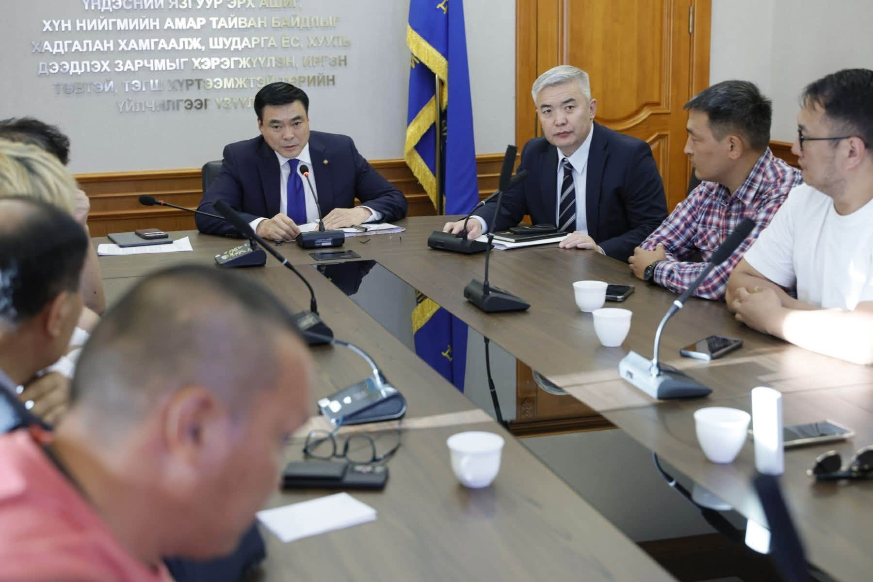 Орон сууцны залиланд өртсөн иргэд хохирлыг яаралтай барагдуулж өгөхийг хүслээ